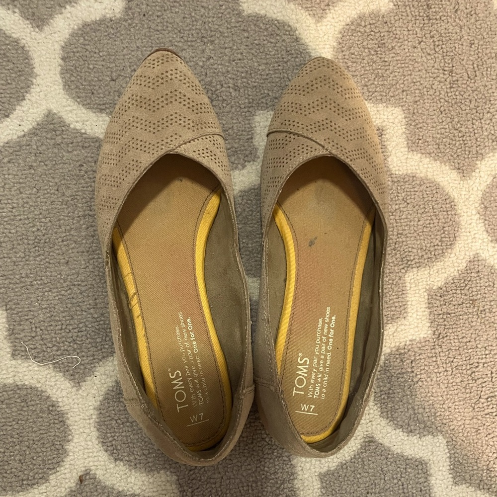 Tom’s flats size 7 women
